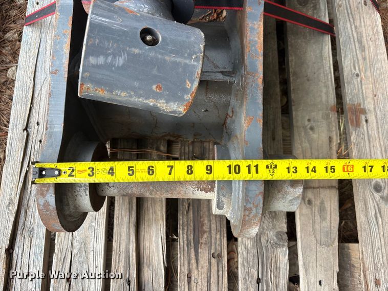 image for item DU6284 Excavator hydraulic thumb