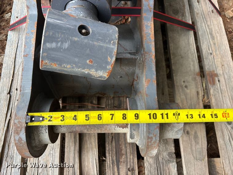 image for item DU6284 Excavator hydraulic thumb