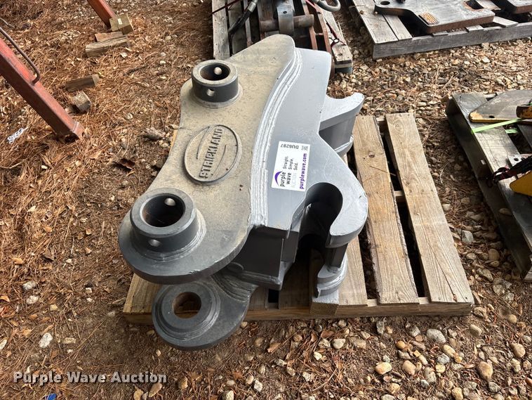 image for item DU6287 2019 Strickland Strickland PC360 hydraulic quick coupler
