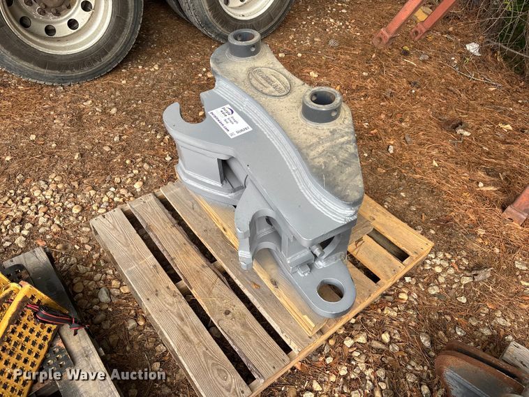 image for item DU6287 2019 Strickland Strickland PC360 hydraulic quick coupler