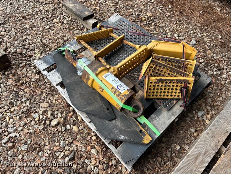 image for item DU6288 Haul truck parts