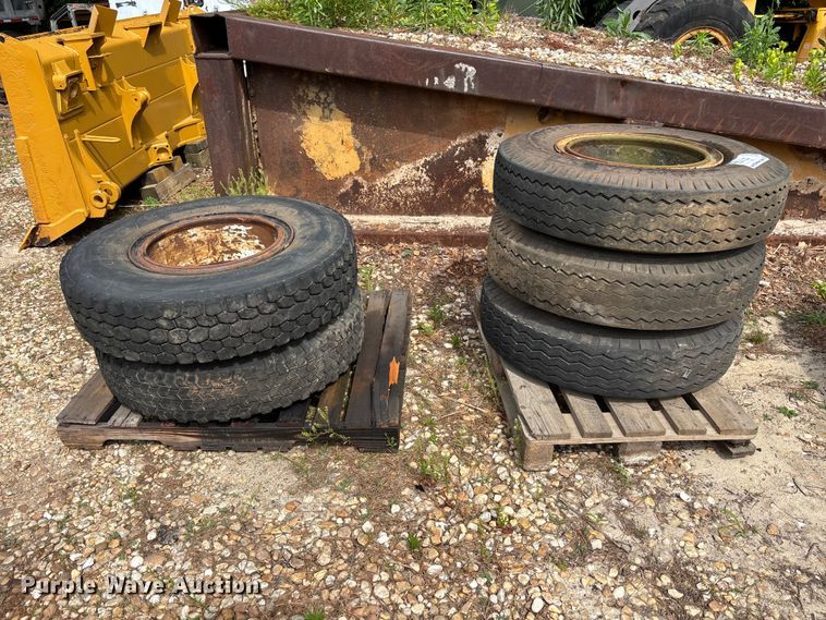image for item DU6290 (5) 10.00-20 tires and wheels