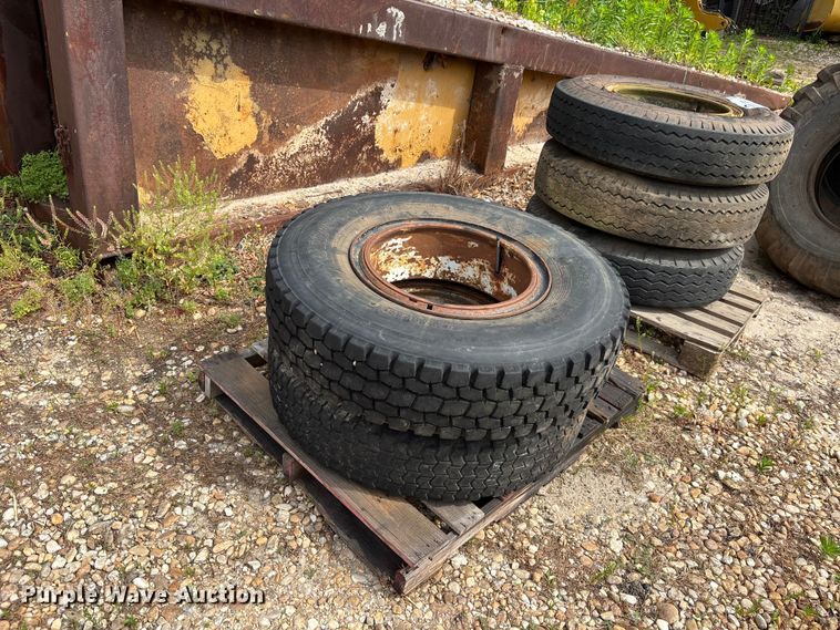 image for item DU6290 (5) 10.00-20 tires and wheels