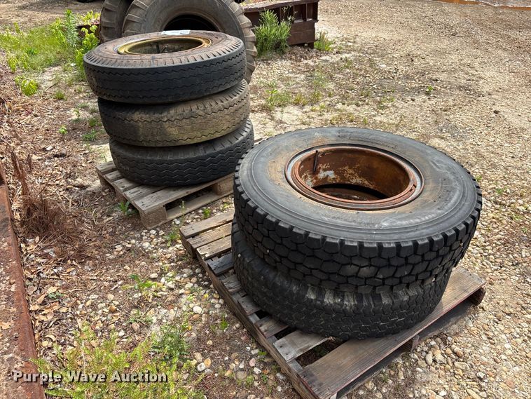 image for item DU6290 (5) 10.00-20 tires and wheels