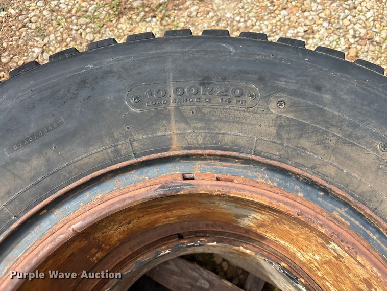 image for item DU6290 (5) 10.00-20 tires and wheels