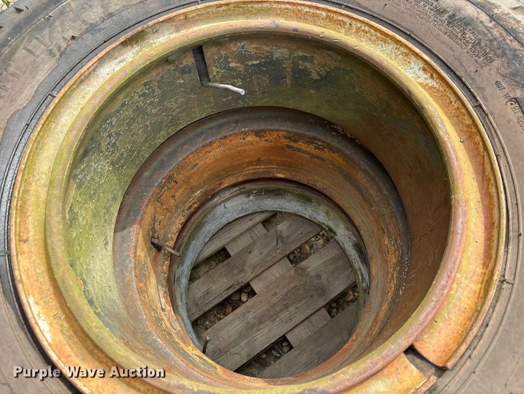 image for item DU6290 (5) 10.00-20 tires and wheels