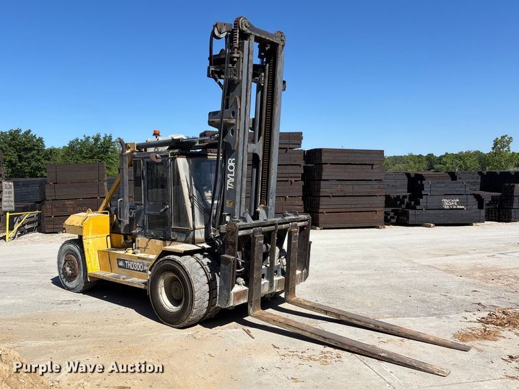 image for item DV4321 1999 Taylor THD300 forklift