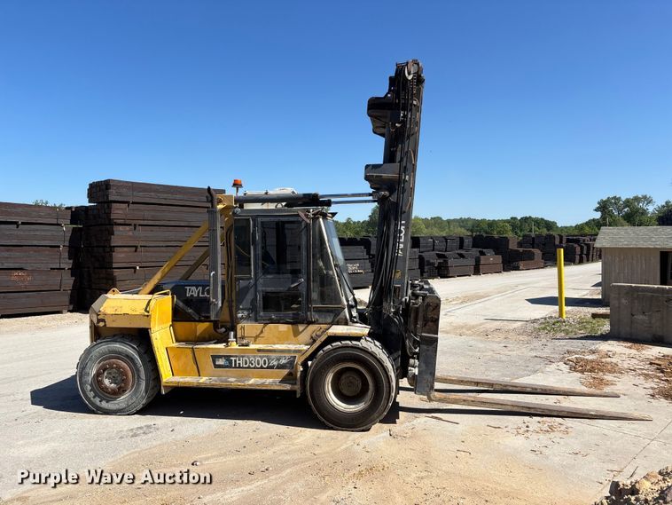 image for item DV4321 1999 Taylor THD300 forklift