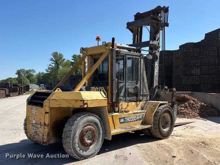 image for item DV4321 1999 Taylor THD300 forklift