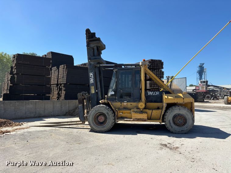 image for item DV4321 1999 Taylor THD300 forklift