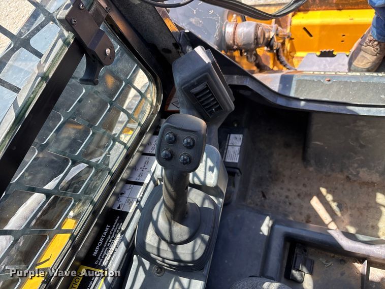 image for item DV4326 2022 John Deere 325G tracked skid steer loader