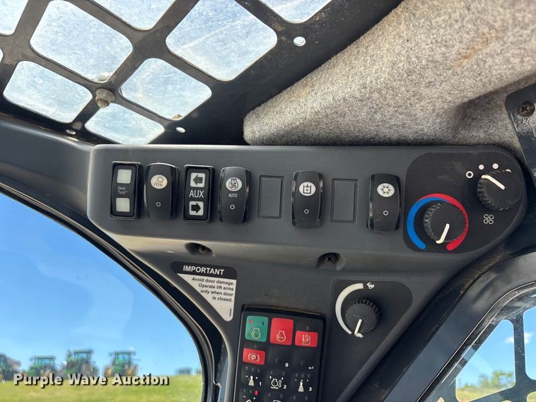 image for item DV4326 2022 John Deere 325G tracked skid steer loader