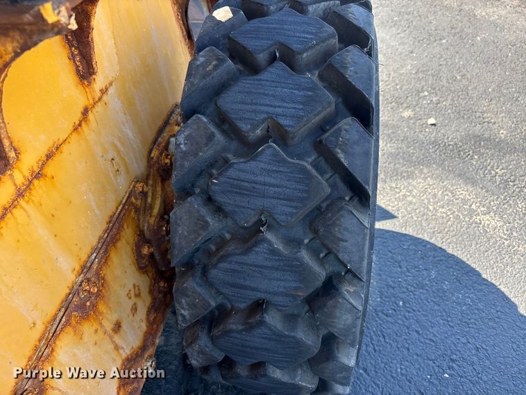 image for item DV4327 2020 John Deere 318G skid steer loader