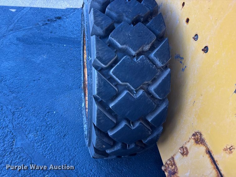 image for item DV4327 2020 John Deere 318G skid steer loader