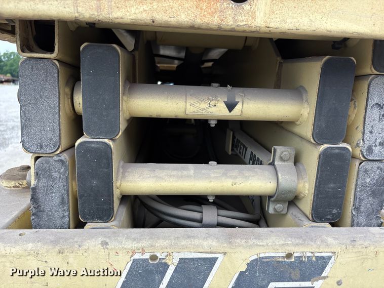 image for item DV4357 1997 JLG 2033E scissor lift