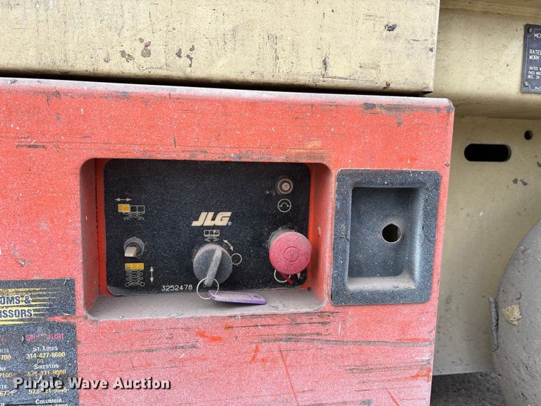 image for item DV4357 1997 JLG 2033E scissor lift