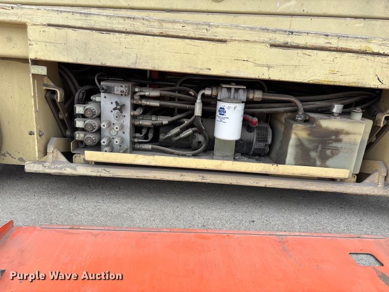 image for item DV4357 1997 JLG 2033E scissor lift