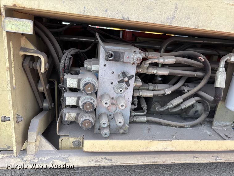 image for item DV4357 1997 JLG 2033E scissor lift