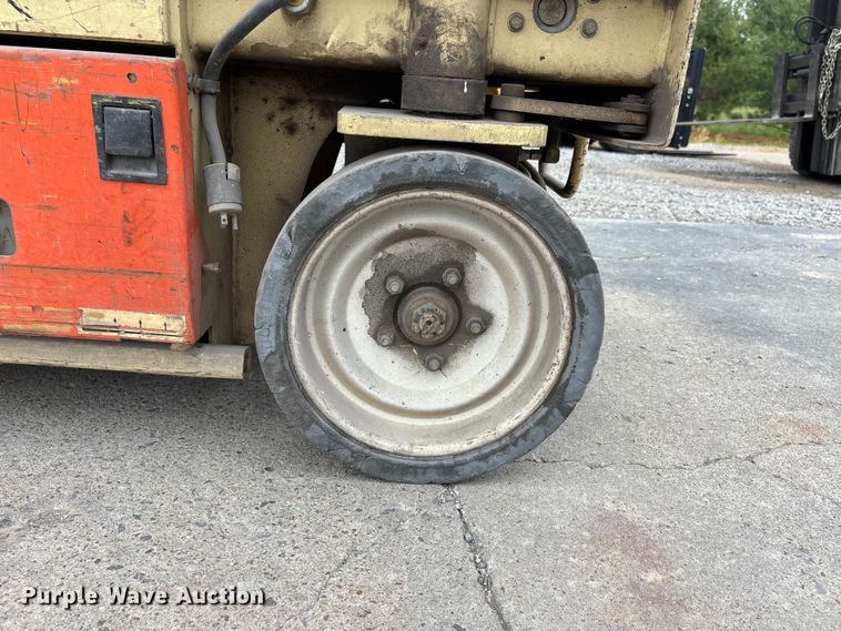 image for item DV4357 1997 JLG 2033E scissor lift