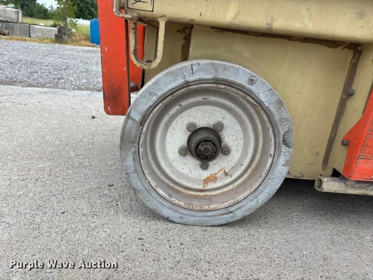 image for item DV4357 1997 JLG 2033E scissor lift