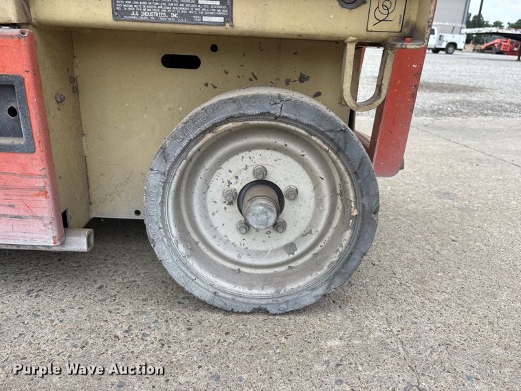 image for item DV4357 1997 JLG 2033E scissor lift