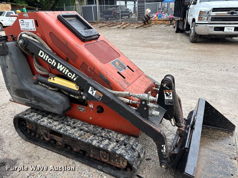 image for item DV4364 2007 Ditch Witch SK650 compact utility loader