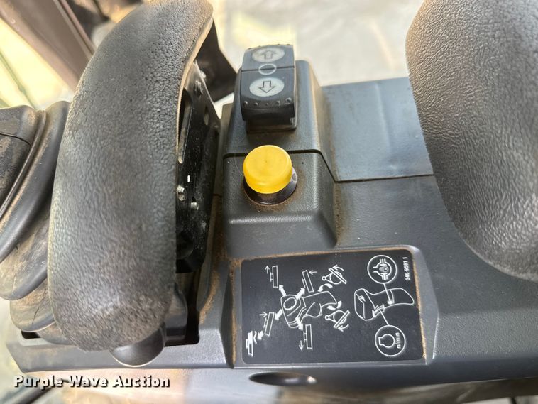 image for item DW6765 2013 Caterpillar 12M2 VHP Plus motor grader