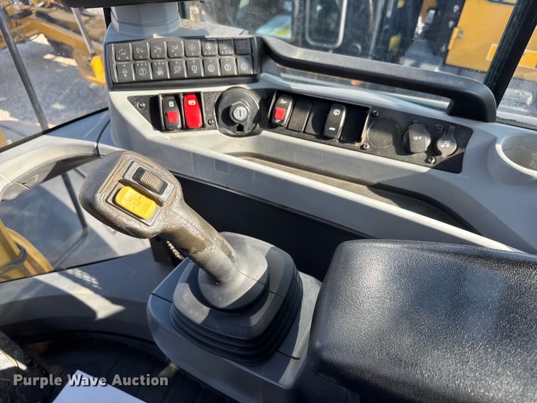 image for item DW6766 2023 Caterpillar 938M wheel loader