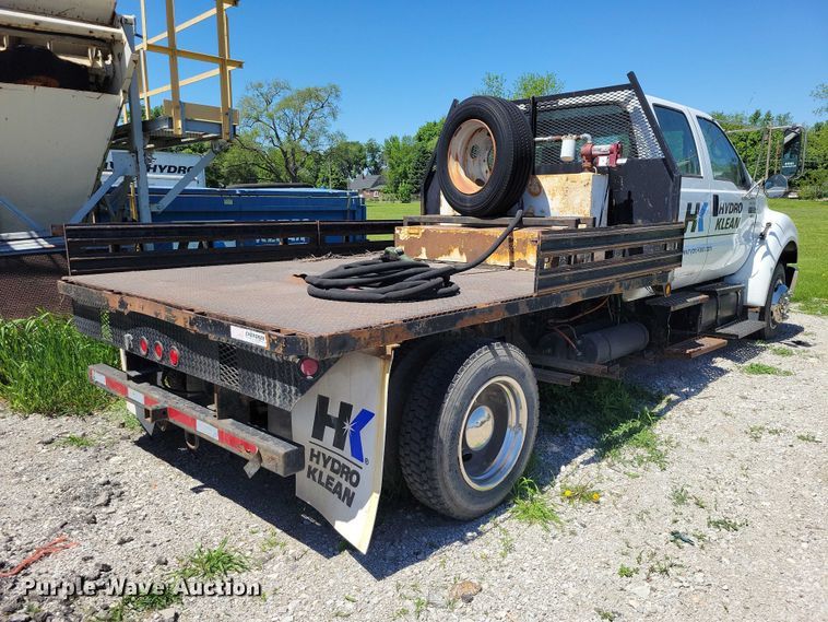 image for item DZ7125 2004 Ford F650 flatbed truck