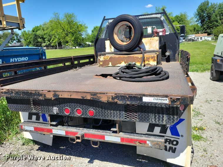 image for item DZ7125 2004 Ford F650 flatbed truck