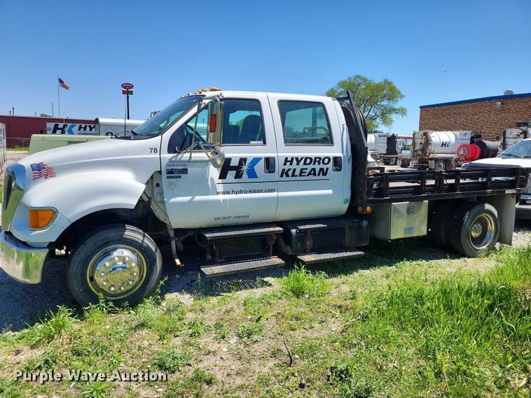 image for item DZ7125 2004 Ford F650 flatbed truck