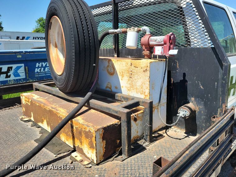 image for item DZ7125 2004 Ford F650 flatbed truck