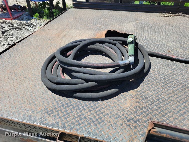 image for item DZ7125 2004 Ford F650 flatbed truck