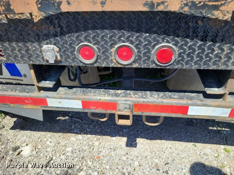image for item DZ7125 2004 Ford F650 flatbed truck