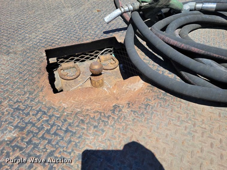 image for item DZ7125 2004 Ford F650 flatbed truck