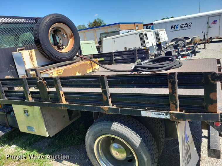 image for item DZ7125 2004 Ford F650 flatbed truck