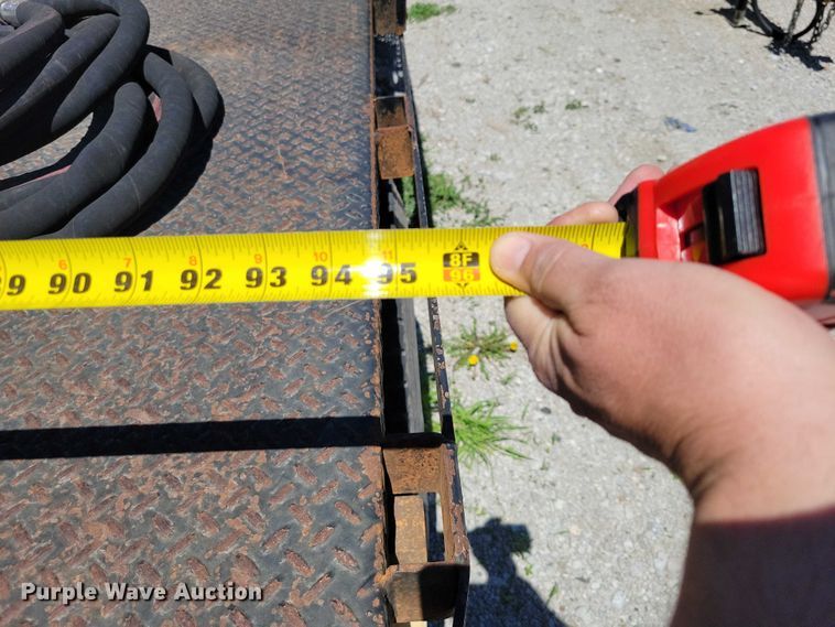 image for item DZ7125 2004 Ford F650 flatbed truck