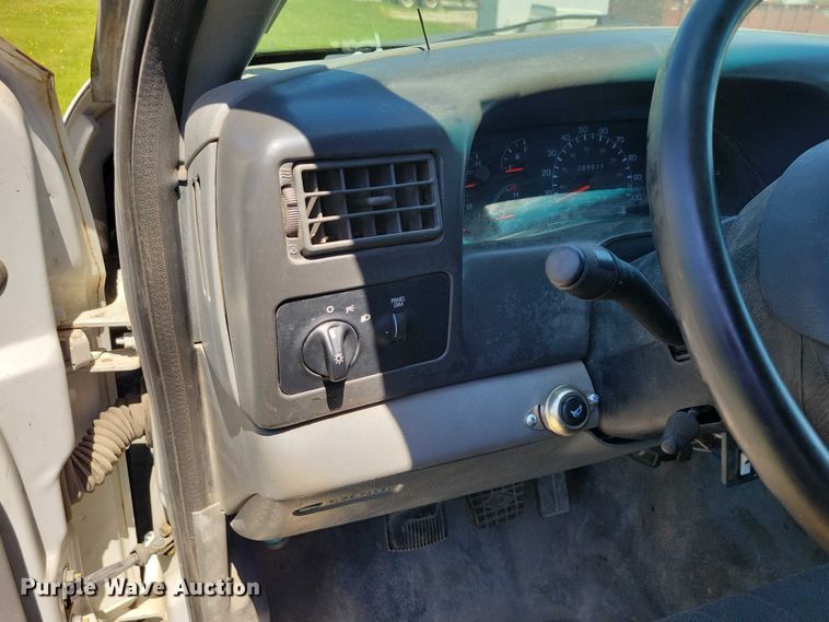 image for item DZ7125 2004 Ford F650 flatbed truck
