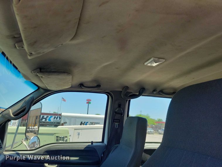 image for item DZ7125 2004 Ford F650 flatbed truck