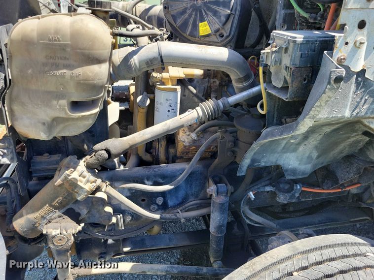 image for item DZ7125 2004 Ford F650 flatbed truck