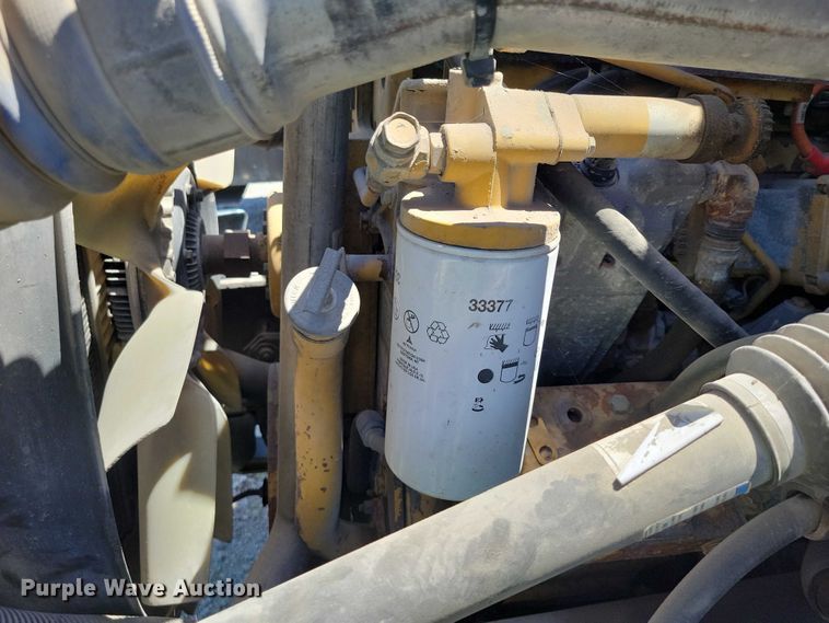 image for item DZ7125 2004 Ford F650 flatbed truck