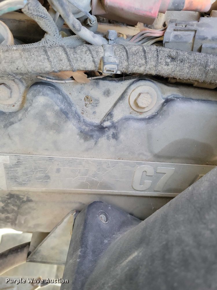 image for item DZ7125 2004 Ford F650 flatbed truck