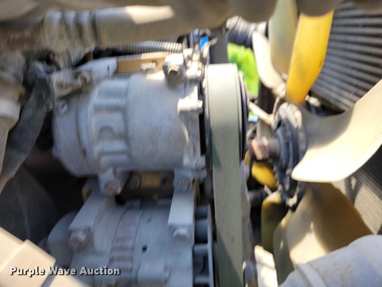 image for item DZ7125 2004 Ford F650 flatbed truck