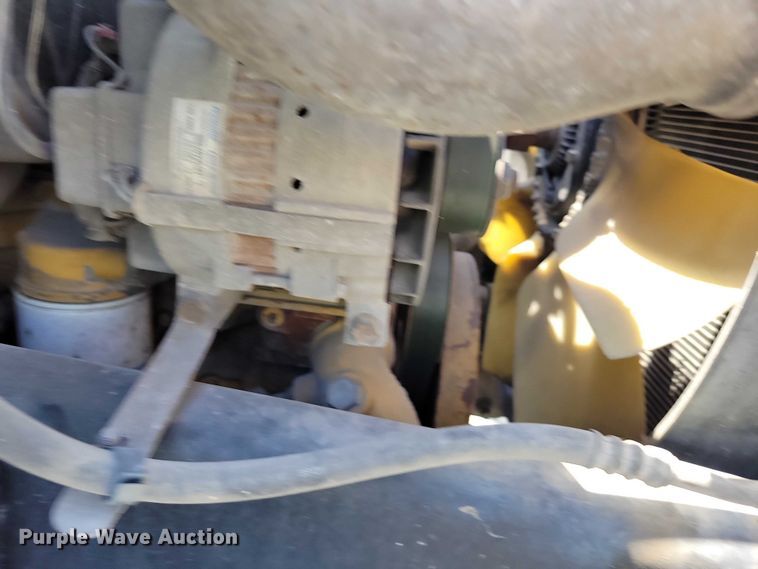 image for item DZ7125 2004 Ford F650 flatbed truck