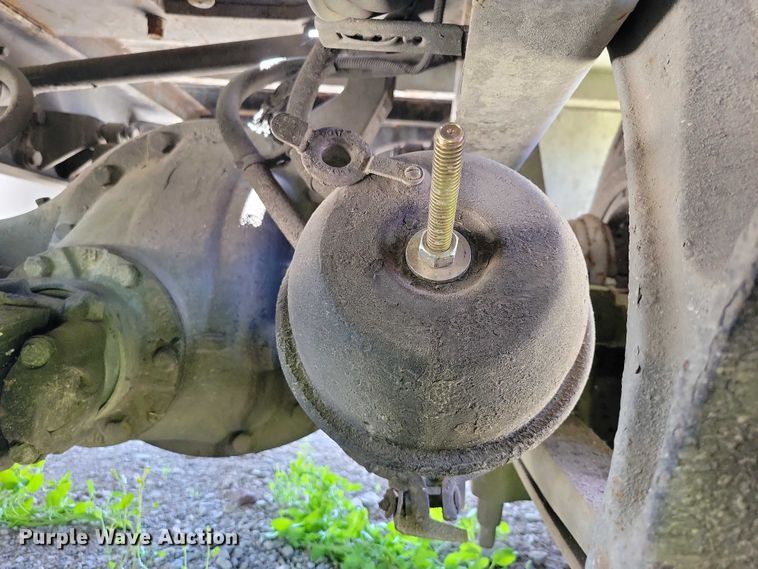 image for item DZ7125 2004 Ford F650 flatbed truck