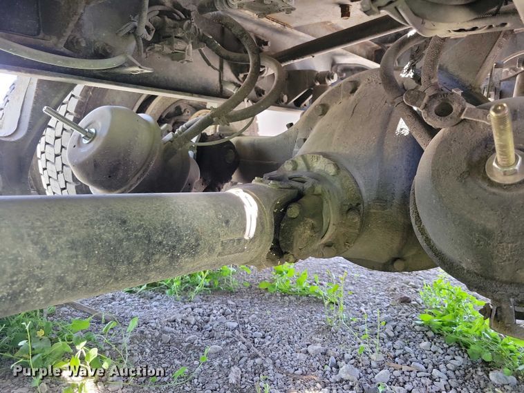 image for item DZ7125 2004 Ford F650 flatbed truck
