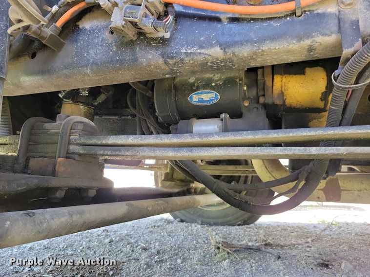 image for item DZ7125 2004 Ford F650 flatbed truck