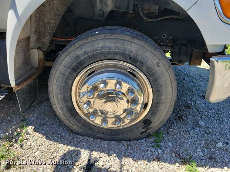 image for item DZ7125 2004 Ford F650 flatbed truck