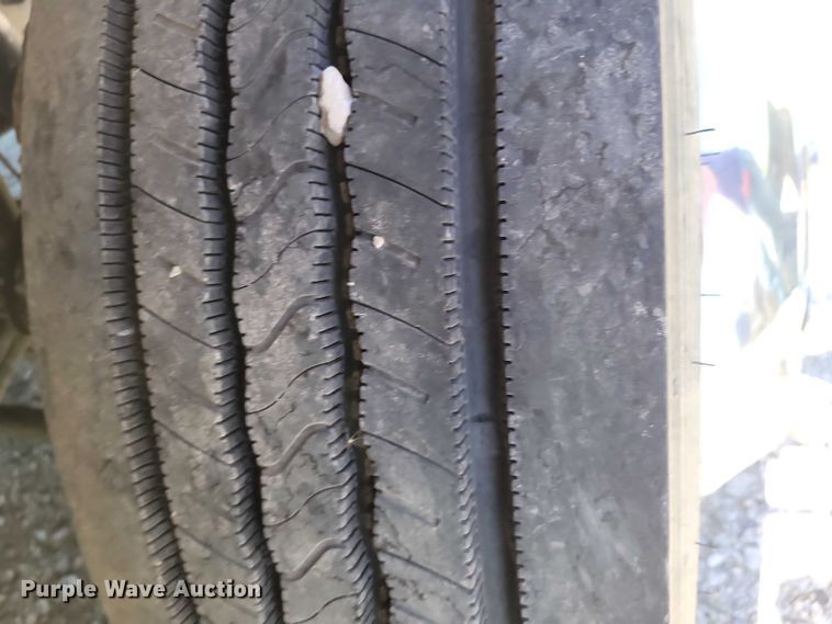 image for item DZ7125 2004 Ford F650 flatbed truck
