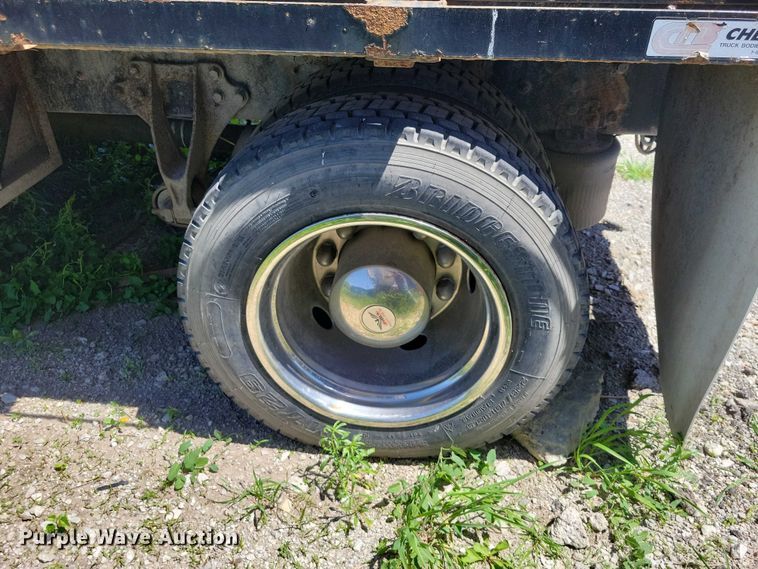 image for item DZ7125 2004 Ford F650 flatbed truck